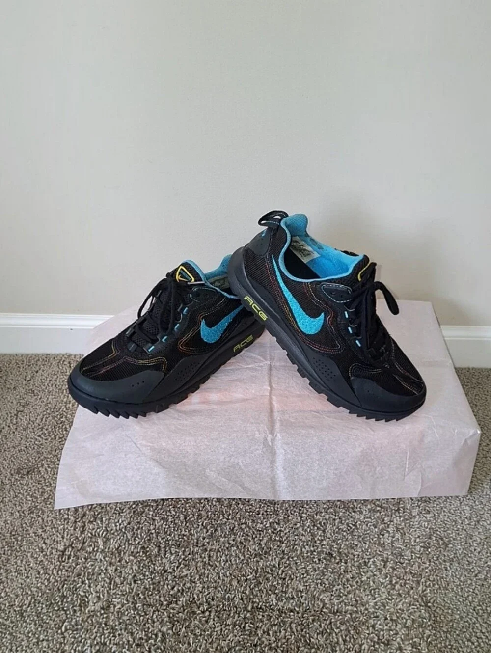 Nike ACG Men's Black and Blue Trail Sneakers Size 7